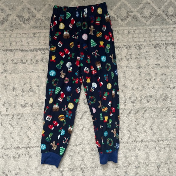 7/$20 | Boys pjs bundle - Picture 10 of 12